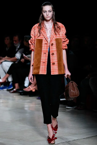 Look 8